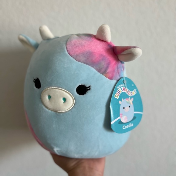 New Caedia the Cow Squishmallow - Picture 5 of 9